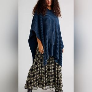 NWOT Free People Bestie Blanket Ponch OS